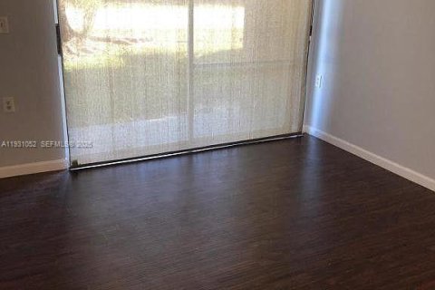 Снять в аренду кондоминиум в Уэст-Палм-Бич, Флорида 2 спальни, 65.77м2, № 1989771 - фото 8