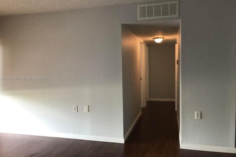 Снять в аренду кондоминиум в Уэст-Палм-Бич, Флорида 2 спальни, 65.77м2, № 1989771 - фото 10