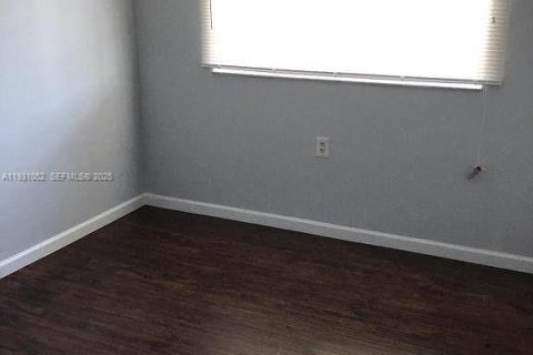 Снять в аренду кондоминиум в Уэст-Палм-Бич, Флорида 2 спальни, 65.77м2, № 1989771 - фото 3