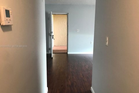 Снять в аренду кондоминиум в Уэст-Палм-Бич, Флорида 2 спальни, 65.77м2, № 1989771 - фото 7