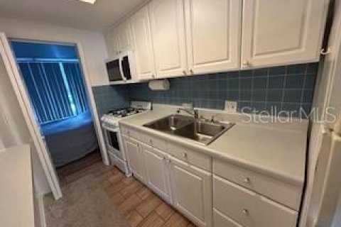 Condo in Saint Petersburg, Florida, 1 bedroom  № 1402356 - photo 10