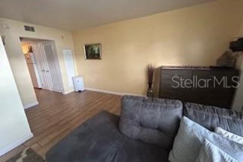 Condo in Saint Petersburg, Florida, 1 bedroom  № 1402356 - photo 8