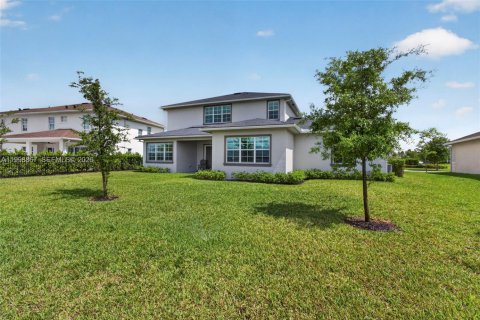 House in Loxahatchee Groves, Florida 6 bedrooms, 340.21 sq.m. № 2068775 - photo 3