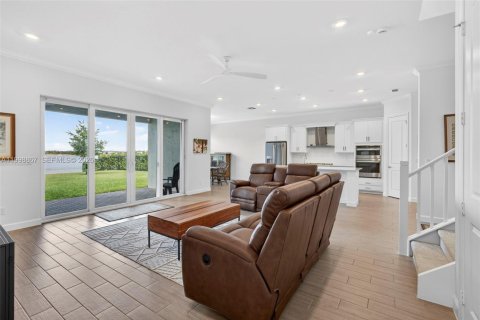 House in Loxahatchee Groves, Florida 6 bedrooms, 340.21 sq.m. № 2068775 - photo 19