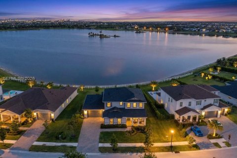 House in Loxahatchee Groves, Florida 6 bedrooms, 340.21 sq.m. № 2068775 - photo 2