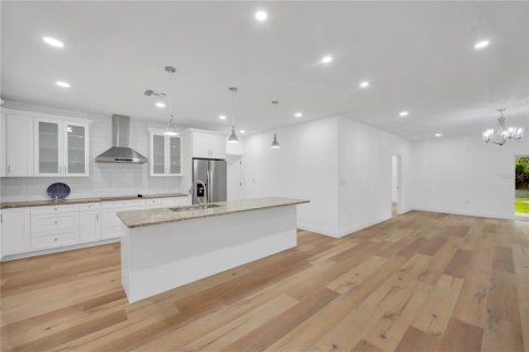 Casa en venta en Dade City, Florida, 4 dormitorios, 261.52 m2 № 2116330 - foto 12