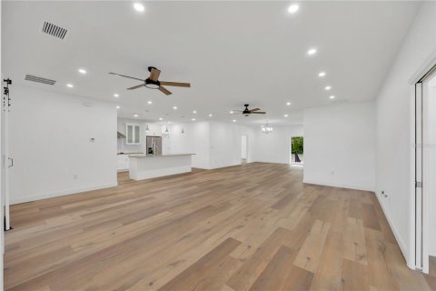Casa en venta en Dade City, Florida, 4 dormitorios, 261.52 m2 № 2116330 - foto 10