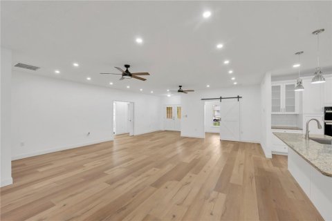 Casa en venta en Dade City, Florida, 4 dormitorios, 261.52 m2 № 2116330 - foto 20