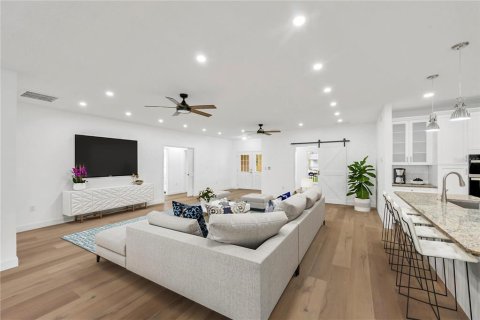 Casa en venta en Dade City, Florida, 4 dormitorios, 261.52 m2 № 2116330 - foto 19