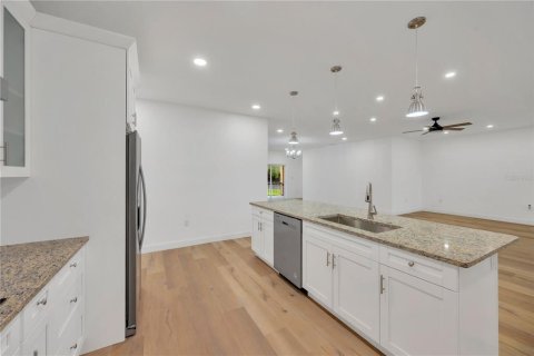 Casa en venta en Dade City, Florida, 4 dormitorios, 261.52 m2 № 2116330 - foto 14