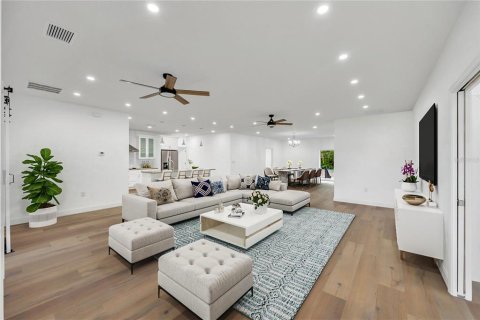 Casa en venta en Dade City, Florida, 4 dormitorios, 261.52 m2 № 2116330 - foto 9