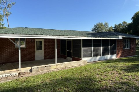House in Fruitland Park, Florida 3 bedrooms, 137.68 sq.m. № 2231870 - photo 5