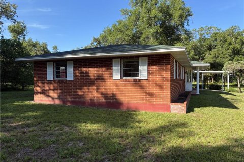 House in Fruitland Park, Florida 3 bedrooms, 137.68 sq.m. № 2231870 - photo 4