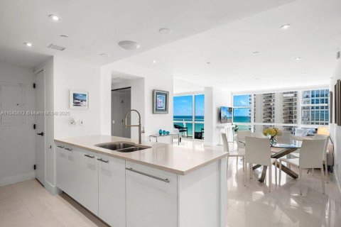 Condominio en venta en Miami Beach, Florida, 2 dormitorios, 102.47 m2 № 1050857 - foto 3