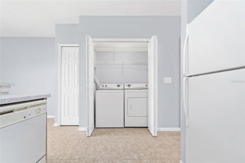 Townhouse in Riverview, Florida 2 bedrooms, 126.35 sq.m. № 1901116 - photo 10