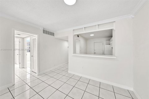 Condo in Miami Beach, Florida, 2 bedrooms № 2076310 - photo 8