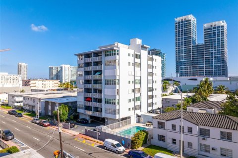 Condo in Miami Beach, Florida, 2 bedrooms № 2076310 - photo 20