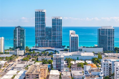 Condo in Miami Beach, Florida, 2 bedrooms № 2076310 - photo 25
