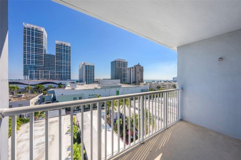 Condo in Miami Beach, Florida, 2 bedrooms № 2076310 - photo 3