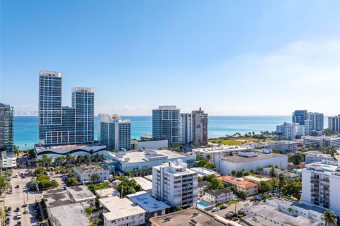 Condo in Miami Beach, Florida, 2 bedrooms № 2076310 - photo 23