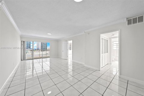 Condo in Miami Beach, Florida, 2 bedrooms № 2076310 - photo 6