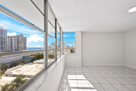 Condo in Miami Beach, Florida, 2 bedrooms № 2076310 - photo 13
