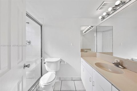 Condo in Miami Beach, Florida, 2 bedrooms № 2076310 - photo 15