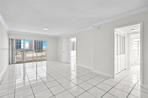 Condo in Miami Beach, Florida, 2 bedrooms № 2076310 - photo 4