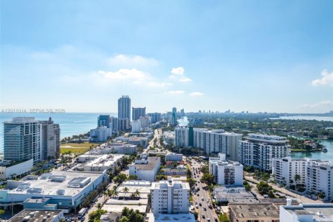 Condo in Miami Beach, Florida, 2 bedrooms № 2076310 - photo 24