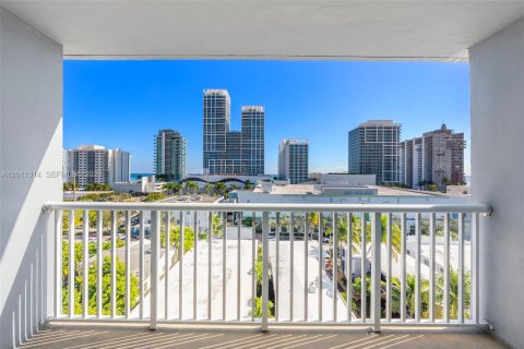 Condo in Miami Beach, Florida, 2 bedrooms № 2076310