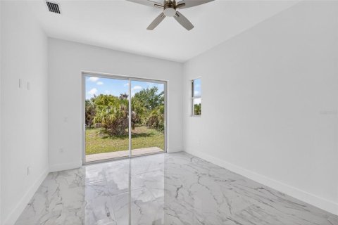 Villa ou maison à vendre à Port Charlotte, Floride: 4 chambres, 171.13 m2 № 2206494 - photo 24