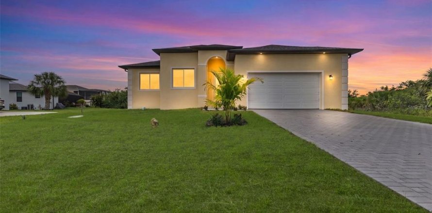 Villa ou maison à Port Charlotte, Floride 4 chambres, 171.13 m2 № 2206494
