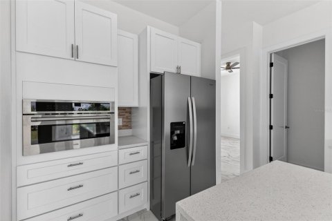 Villa ou maison à vendre à Port Charlotte, Floride: 4 chambres, 171.13 m2 № 2206494 - photo 20