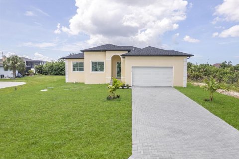 Villa ou maison à vendre à Port Charlotte, Floride: 4 chambres, 171.13 m2 № 2206494 - photo 5