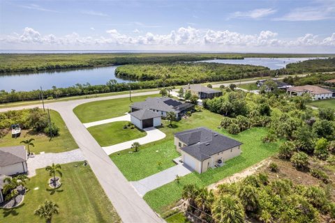 Villa ou maison à vendre à Port Charlotte, Floride: 4 chambres, 171.13 m2 № 2206494 - photo 2