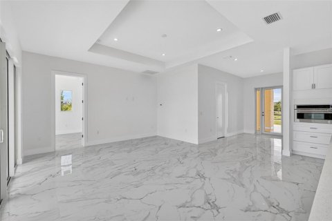 Villa ou maison à vendre à Port Charlotte, Floride: 4 chambres, 171.13 m2 № 2206494 - photo 12