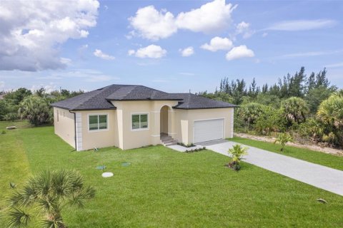 Villa ou maison à vendre à Port Charlotte, Floride: 4 chambres, 171.13 m2 № 2206494 - photo 3