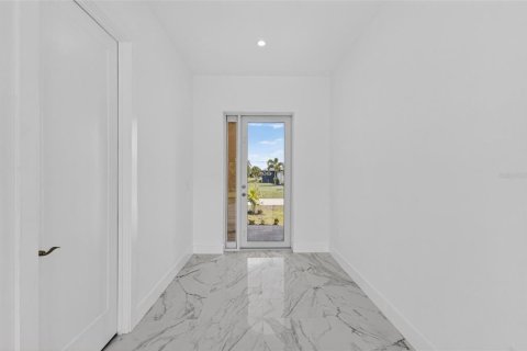 Villa ou maison à vendre à Port Charlotte, Floride: 4 chambres, 171.13 m2 № 2206494 - photo 10