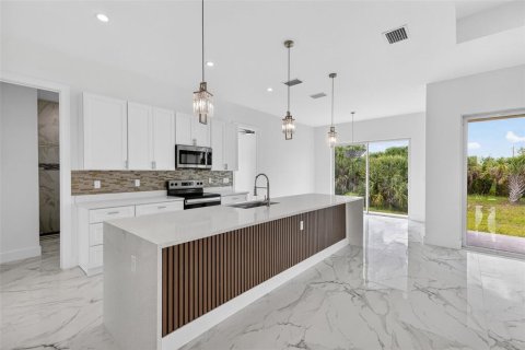 Villa ou maison à vendre à Port Charlotte, Floride: 4 chambres, 171.13 m2 № 2206494 - photo 17