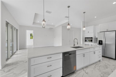 Villa ou maison à vendre à Port Charlotte, Floride: 4 chambres, 171.13 m2 № 2206494 - photo 18