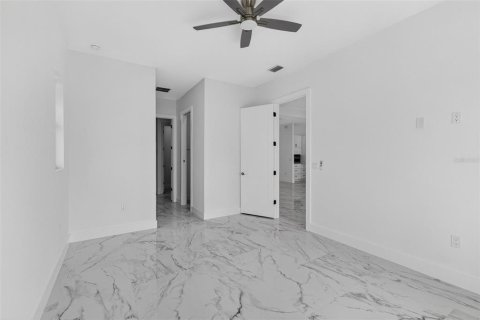 Villa ou maison à vendre à Port Charlotte, Floride: 4 chambres, 171.13 m2 № 2206494 - photo 26