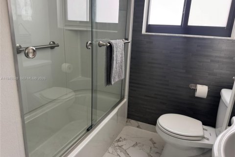 Casa en venta en Hollywood, Florida, 2 dormitorios, 93 m2 № 2001697 - foto 9