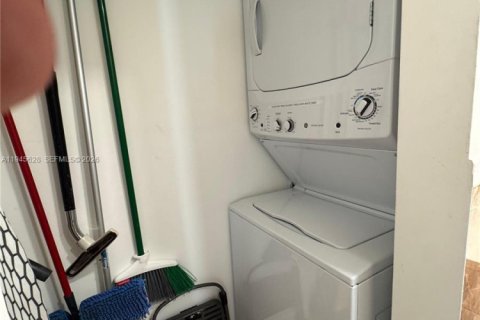 Casa en venta en Hollywood, Florida, 2 dormitorios, 93 m2 № 2001697 - foto 11