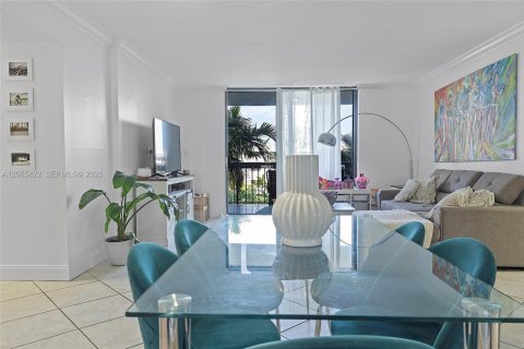 Condominio en alquiler en Miami, Florida, 2 dormitorios, 102.19 m2 № 2339935 - foto 7