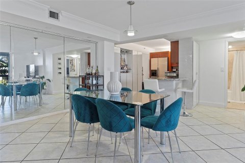 Condominio en alquiler en Miami, Florida, 2 dormitorios, 102.19 m2 № 2339935 - foto 12
