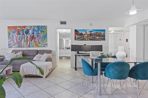 Condominio en alquiler en Miami, Florida, 2 dormitorios, 102.19 m2 № 2339935 - foto 5