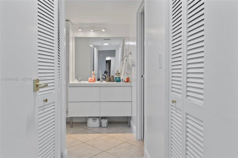 Condominio en alquiler en Miami, Florida, 2 dormitorios, 102.19 m2 № 2339935 - foto 22