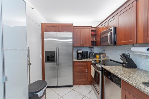 Condominio en alquiler en Miami, Florida, 2 dormitorios, 102.19 m2 № 2339935 - foto 10