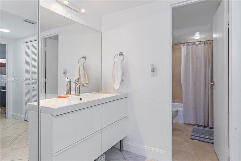 Condominio en alquiler en Miami, Florida, 2 dormitorios, 102.19 m2 № 2339935 - foto 23