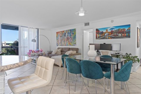 Condominio en alquiler en Miami, Florida, 2 dormitorios, 102.19 m2 № 2339935 - foto 6
